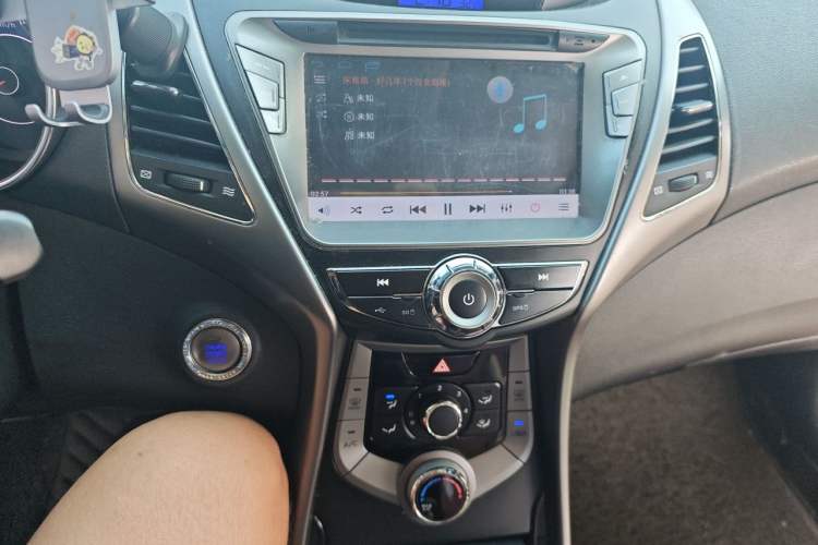 Used Hyundai Elantra (5th Generation / Langdong) 2012 1.6L Manual Leading Model Audio And AC Panel