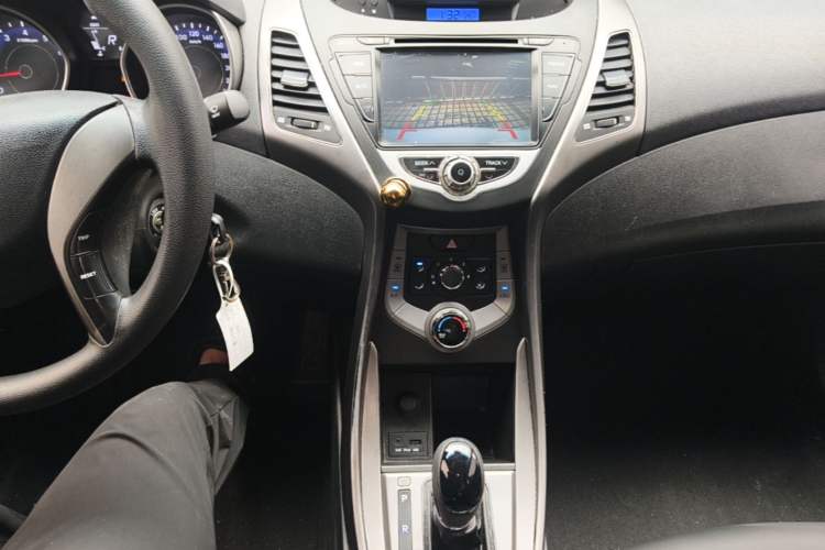 Used Hyundai Elantra (5th Generation / Langdong) 2012 1.6L Automatic Fashion Edition Audio And AC Panel