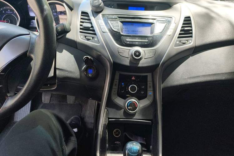 Used Hyundai Elantra (5th Generation / Langdong) 2012 1.6L Manual Leading Model Audio And AC Panel