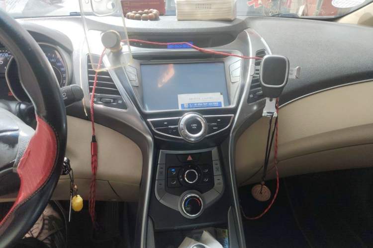 Used Hyundai Elantra (5th Generation / Langdong) 2012 1.6L Automatic Fashion Edition Audio And AC Panel