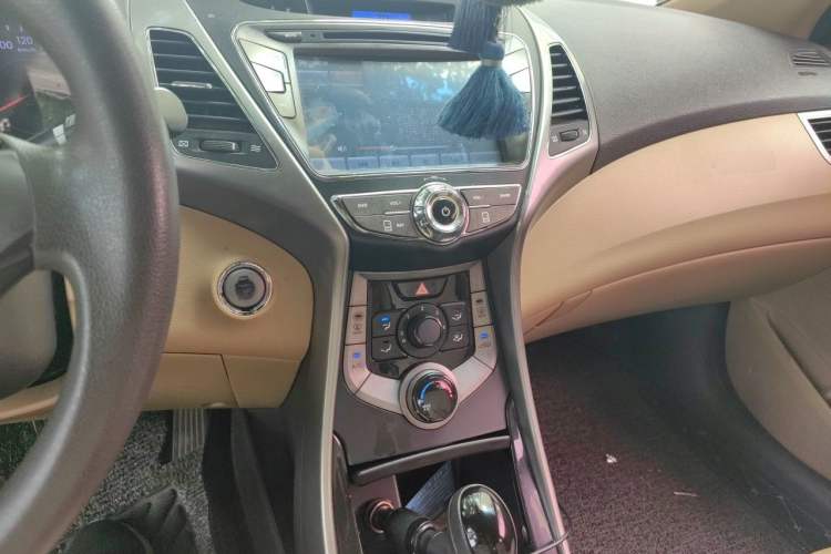 Used Hyundai Elantra (5th Generation / Langdong) 2012 1.6L Automatic Leading Model Audio And AC Panel