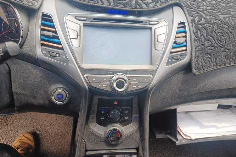 Used Hyundai Elantra (5th Generation / Langdong) 2012 1.6L Manual Leading Model Audio And AC Panel