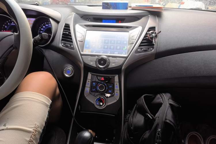 Used Hyundai Elantra (5th Generation / Langdong) 2012 1.6L Manual Leading Model Audio And AC Panel
