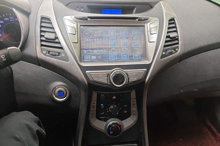 Used Hyundai Elantra (5th Generation / Langdong) 2012 1.6L Manual Leading Model Audio And AC Panel