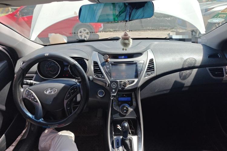 Used Hyundai Elantra (5th Generation / Langdong) 2012 1.6L Automatic Prestige Model Center Console