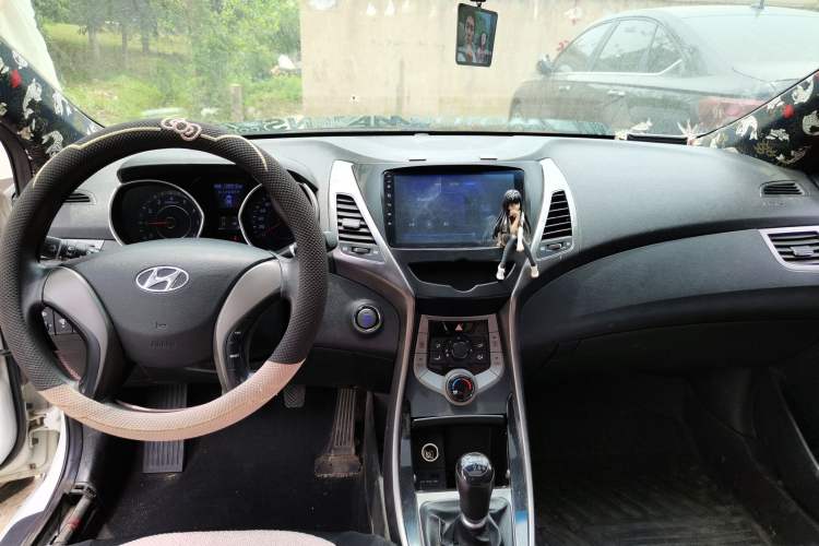 Used Hyundai Elantra (5th Generation / Langdong) 2012 1.6L Manual Leading Model Center Console