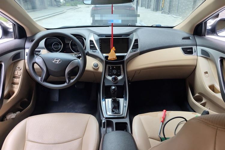 Used Hyundai Elantra (5th Generation / Langdong) 2012 1.6L Automatic Leading Model Center Console