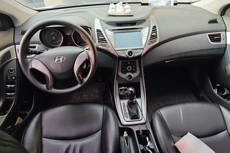 Used Hyundai Elantra (5th Generation / Langdong) 2012 1.6L Automatic Fashion Edition Center Console