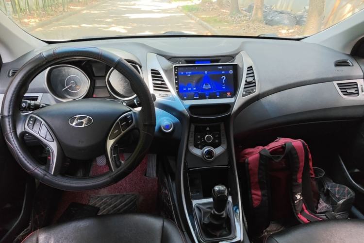 Used Hyundai Elantra (5th Generation / Langdong) 2012 1.6L Manual Leading Model Center Console