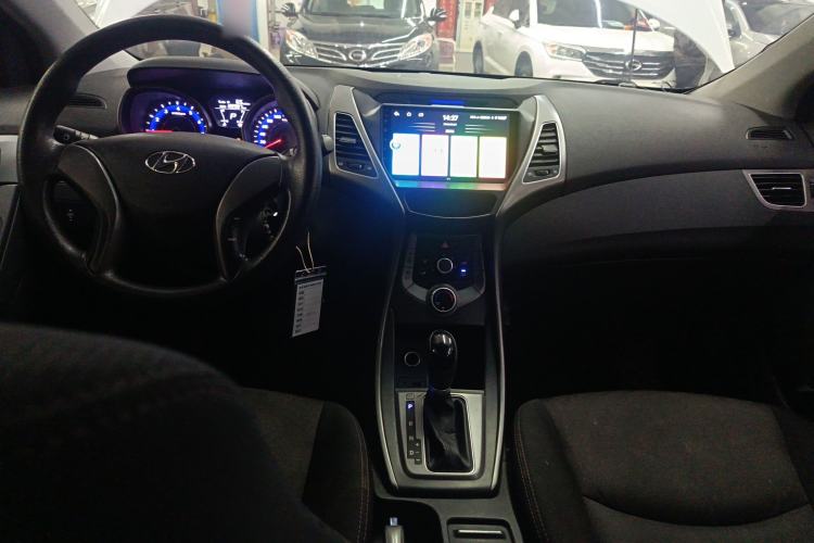 Used Hyundai Elantra (5th Generation / Langdong) 2012 1.6L Automatic Fashion Edition Center Console