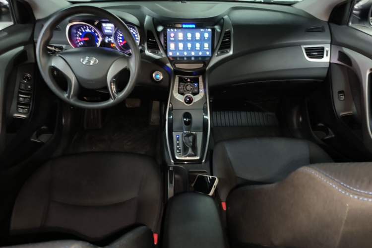 Used Hyundai Elantra (5th Generation / Langdong) 2012 1.6L Automatic Leading Model Center Console