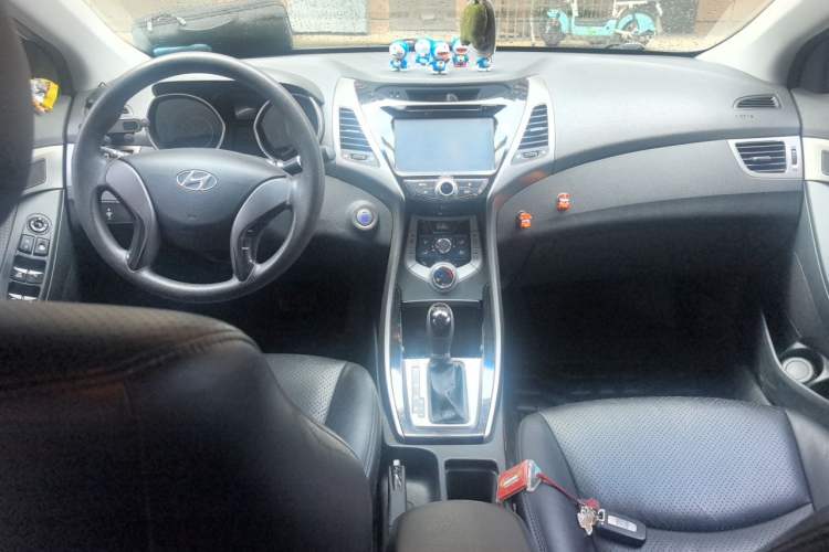 Used Hyundai Elantra (5th Generation / Langdong) 2012 1.6L Automatic Leading Model Center Console