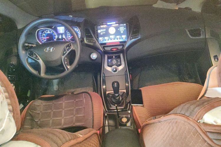 Used Hyundai Elantra (5th Generation / Langdong) 2012 1.6L Manual Leading Model Center Console