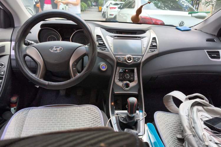 Used Hyundai Elantra (5th Generation / Langdong) 2012 1.6L Manual Leading Model Center Console