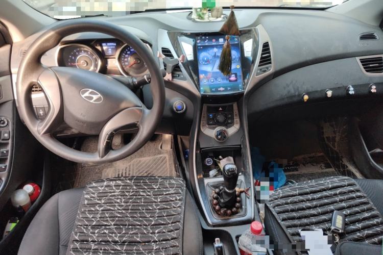 Used Hyundai Elantra (5th Generation / Langdong) 2012 1.6L Manual Leading Model Center Console