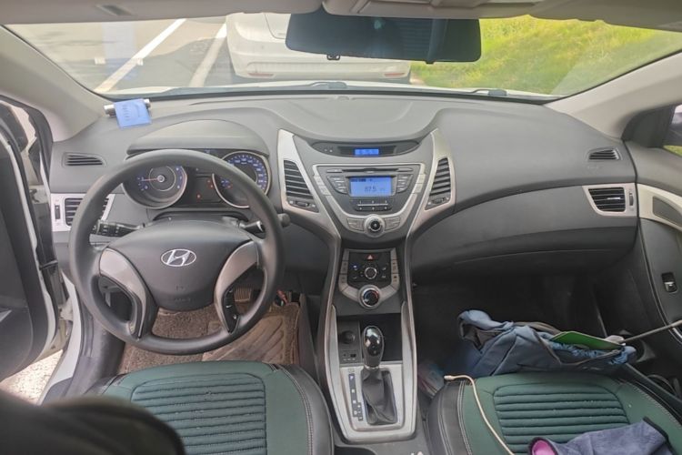 Used Hyundai Elantra (5th Generation / Langdong) 2012 1.6L Automatic Fashion Edition Center Console