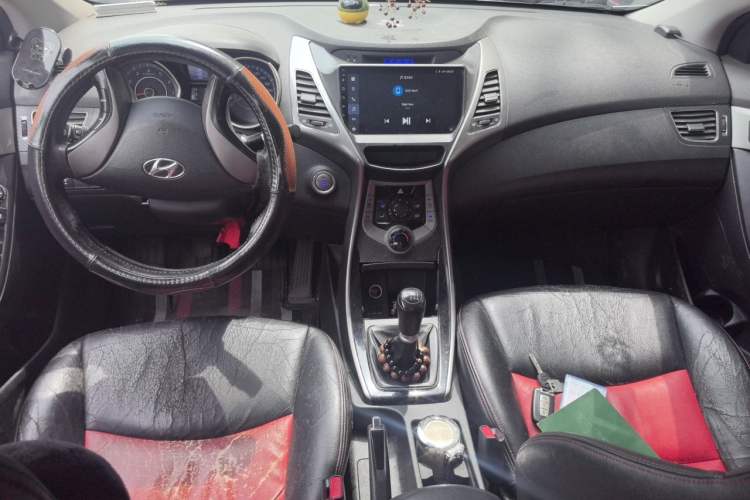 Used Hyundai Elantra (5th Generation / Langdong) 2012 1.6L Manual Leading Model Center Console