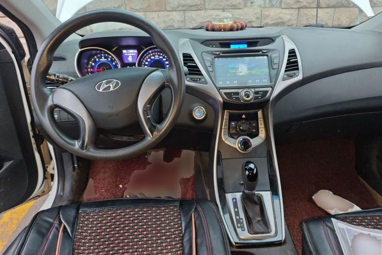 Used Hyundai Elantra (5th Generation / Langdong) 2012 1.6L Automatic Leading Model Center Console