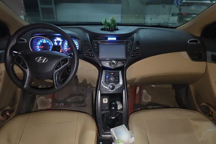 Used Hyundai Elantra (5th Generation / Langdong) 2012 1.6L Manual Fashion Edition Center Console