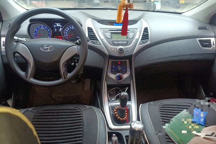 Used Hyundai Elantra (5th Generation / Langdong) 2012 1.6L Manual Fashion Edition Center Console