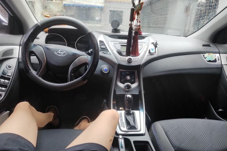 Used Hyundai Elantra (5th Generation / Langdong) 2012 1.6L Automatic Leading Model Center Console