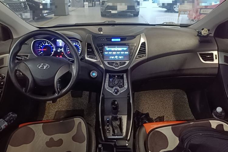 Used Hyundai Elantra (5th Generation / Langdong) 2012 1.6L Automatic Leading Model Center Console