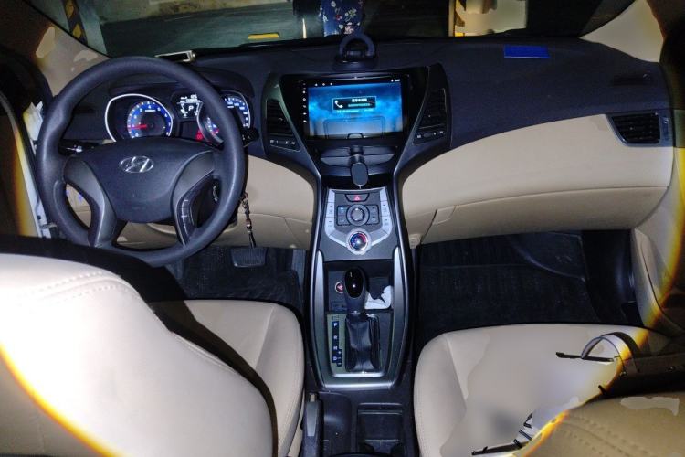 Used Hyundai Elantra (5th Generation / Langdong) 2012 1.6L Automatic Fashion Edition Center Console