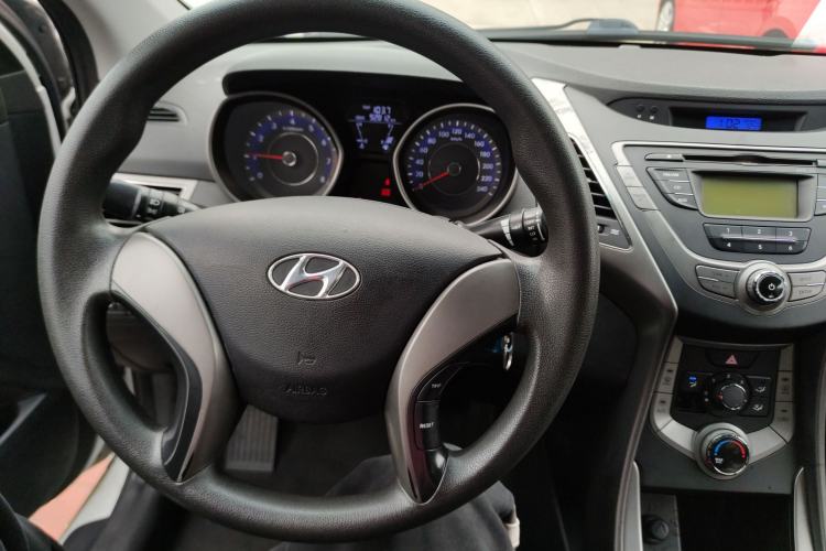 Used Hyundai Elantra (5th Generation / Langdong) 2012 1.6L Manual Fashion Edition Center Console