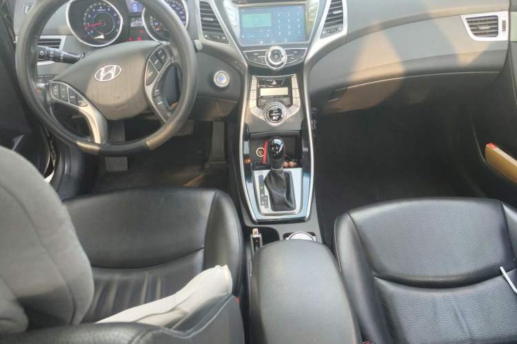 Used Hyundai Elantra (5th Generation / Langdong) 2012 1.6L Automatic Prestige Model Center Console