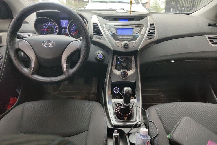 Used Hyundai Elantra (5th Generation / Langdong) 2012 1.6L Manual Leading Model Center Console
