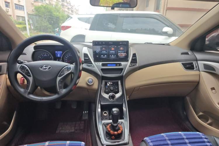 Used Hyundai Elantra (5th Generation / Langdong) 2012 1.6L Manual Leading Model Center Console