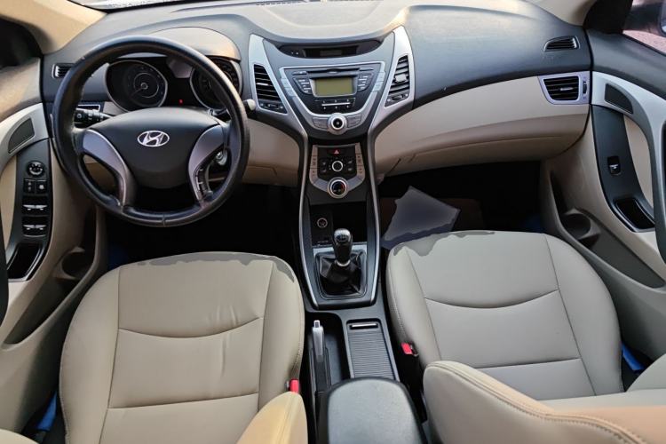 Used Hyundai Elantra (5th Generation / Langdong) 2012 1.6L Manual Fashion Edition Center Console
