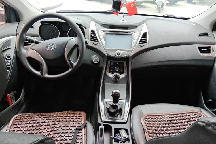 Used Hyundai Elantra (5th Generation / Langdong) 2012 1.6L Manual Leading Model Center Console