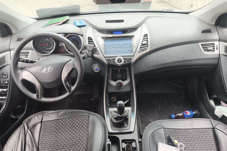 Used Hyundai Elantra (5th Generation / Langdong) 2012 1.6L Manual Leading Model Center Console
