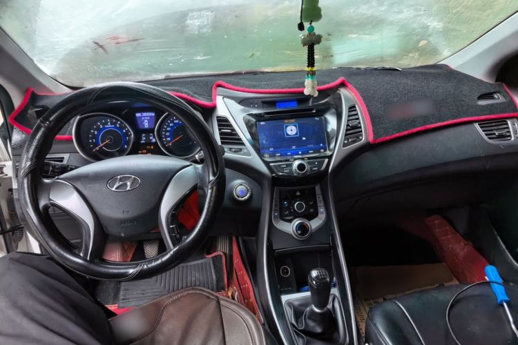 Used Hyundai Elantra (5th Generation / Langdong) 2012 1.6L Manual Leading Model Center Console