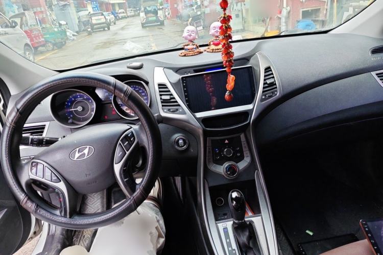 Used Hyundai Elantra (5th Generation / Langdong) 2012 1.6L Automatic Fashion Edition Center Console