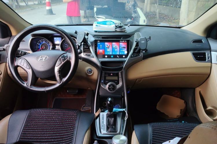 Used Hyundai Elantra (5th Generation / Langdong) 2012 1.6L Automatic Prestige Model Center Console