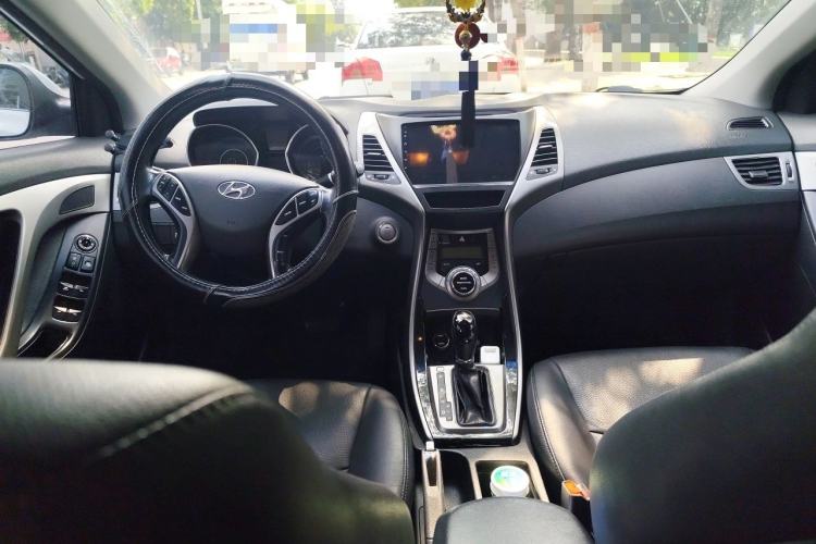 Used Hyundai Elantra (5th Generation / Langdong) 2012 1.6L Automatic Prestige Model Center Console