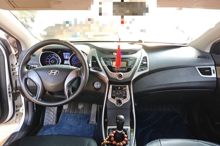 Used Hyundai Elantra (5th Generation / Langdong) 2012 1.6L Manual Leading Model Center Console