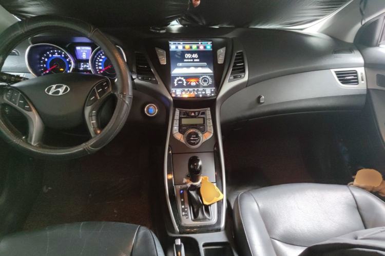 Used Hyundai Elantra (5th Generation / Langdong) 2012 1.6L Automatic Prestige Model Center Console