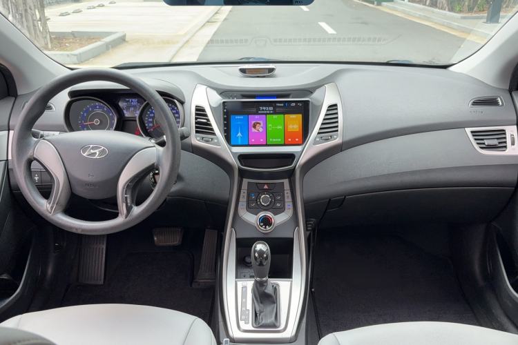 Used Hyundai Elantra (5th Generation / Langdong) 2012 1.6L Automatic Fashion Edition Center Console