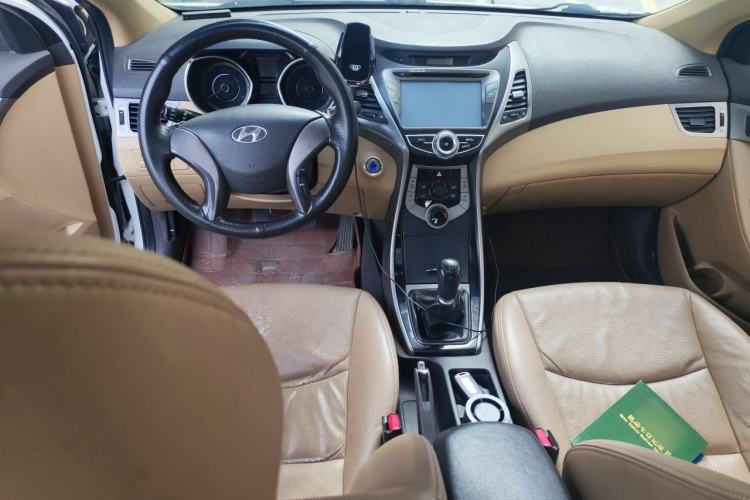 Used Hyundai Elantra (5th Generation / Langdong) 2012 1.6L Manual Leading Model Center Console