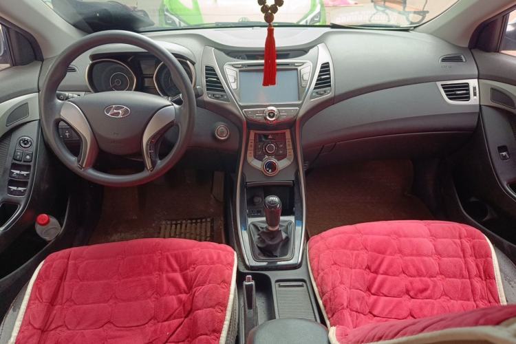 Used Hyundai Elantra (5th Generation / Langdong) 2012 1.6L Manual Leading Model Center Console