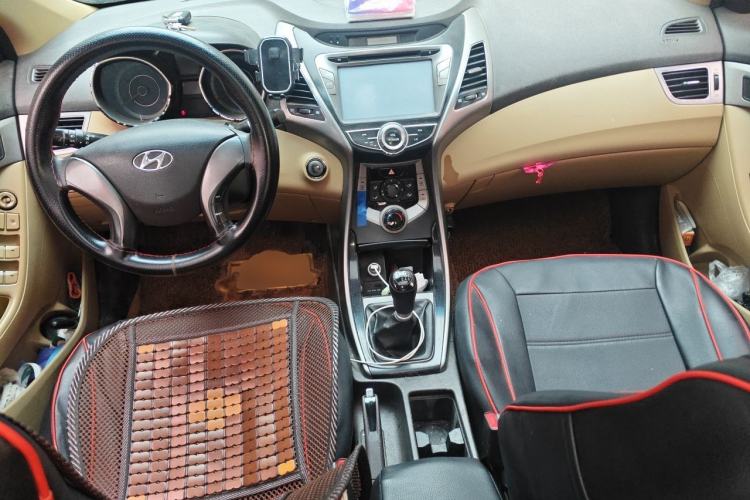 Used Hyundai Elantra (5th Generation / Langdong) 2012 1.6L Manual Leading Model Center Console