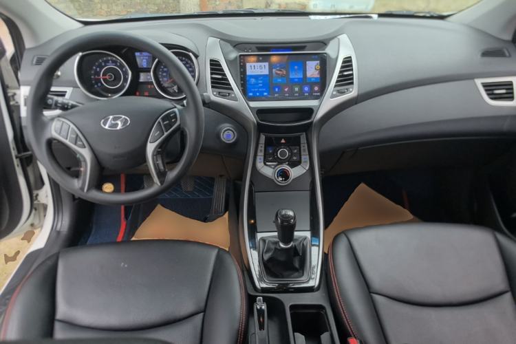 Used Hyundai Elantra (5th Generation / Langdong) 2012 1.6L Manual Leading Model Center Console