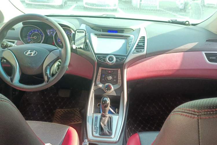 Used Hyundai Elantra (5th Generation / Langdong) 2012 1.6L Automatic Fashion Edition Center Console