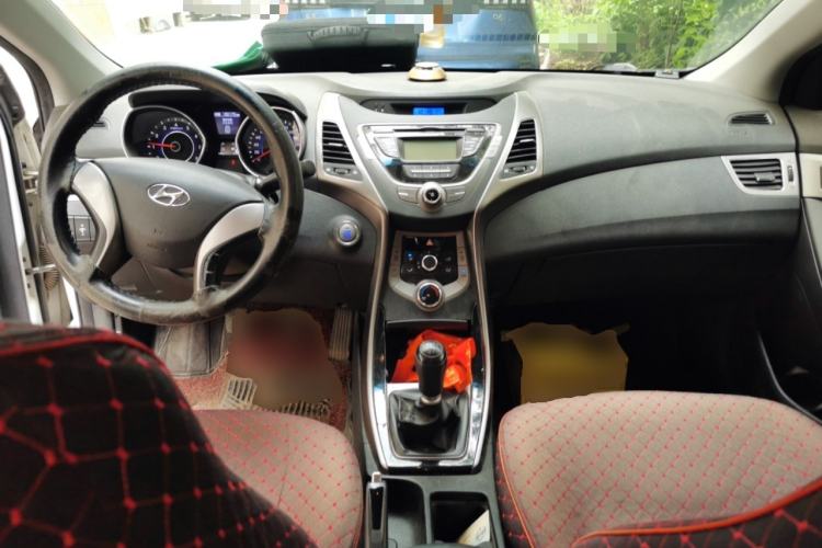 Used Hyundai Elantra (5th Generation / Langdong) 2012 1.6L Manual Leading Model Center Console