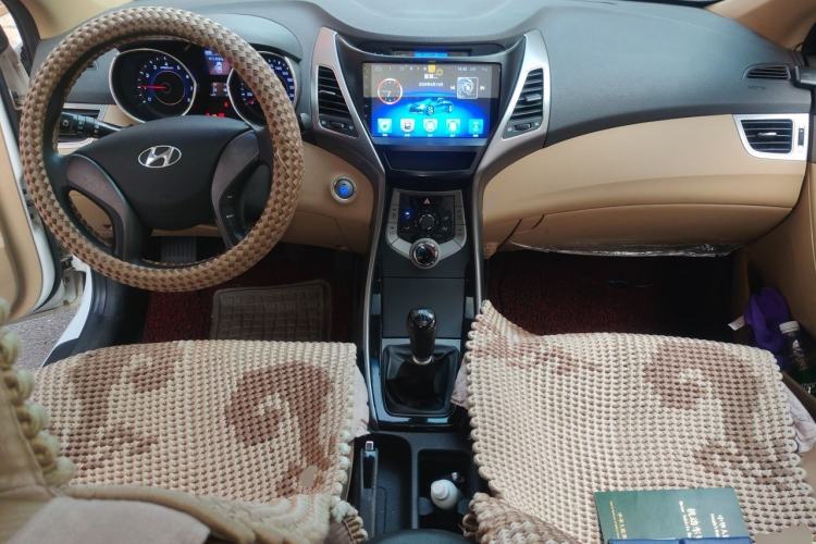 Used Hyundai Elantra (5th Generation / Langdong) 2012 1.6L Manual Leading Model Center Console