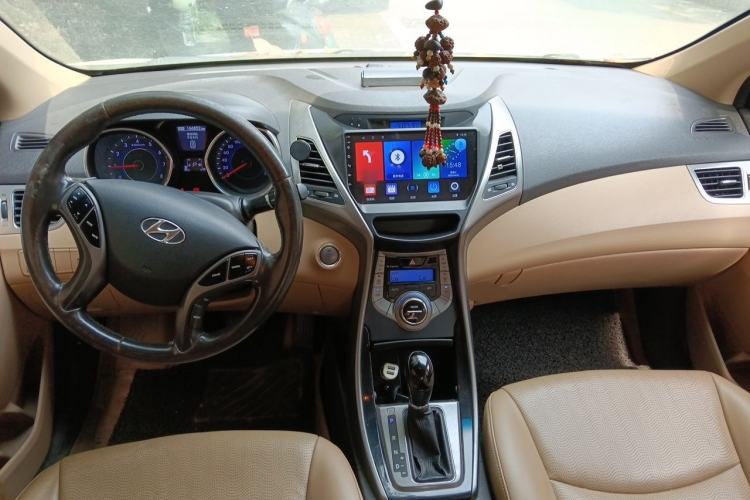 Used Hyundai Elantra (5th Generation / Langdong) 2012 1.6L Automatic Prestige Model Center Console