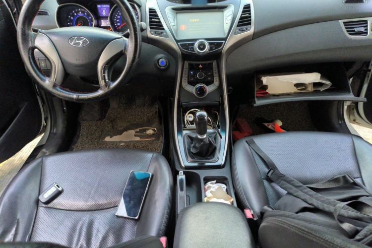 Used Hyundai Elantra (5th Generation / Langdong) 2012 1.6L Manual Leading Model Center Console